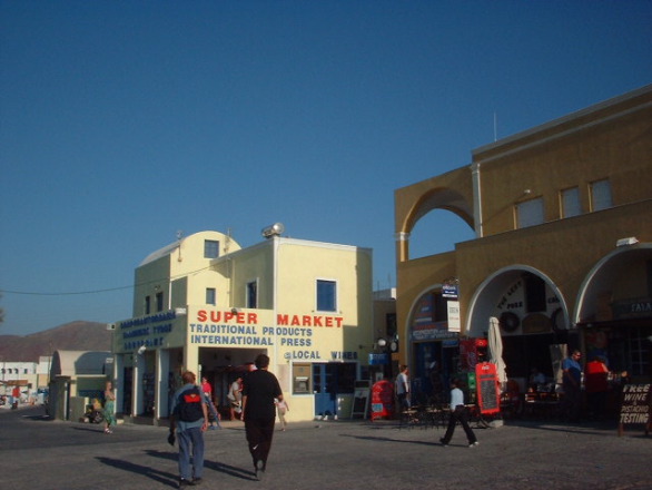 Oia - supermarket